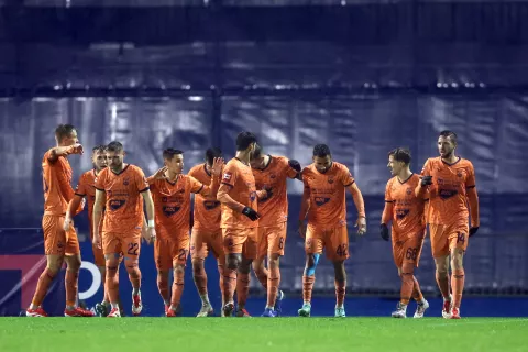 Zagreb, 26.2.2025.- Utakmica ?etvrtfinala Hrvatskog nogometnog kupa Dinamo - Osijek na stadionu Maksimir. Na slici nogometa?i Osijeka slave pogodak Hrvoja Babeca. foto HINA/ Damir SEN?AR/ ua