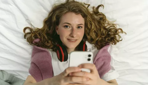 gledanje u mobitel, ekran