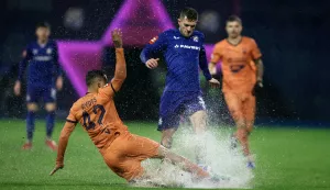 Zagreb, 26.2.2025.- Utakmica ?etvrtfinala Hrvatskog nogometnog kupa Dinamo - Osijek na stadionu Maksimir. Na slici Renan Guedes Boerges i Jan Oliveras Codina. foto HINA/ Damir SEN?AR/ ua