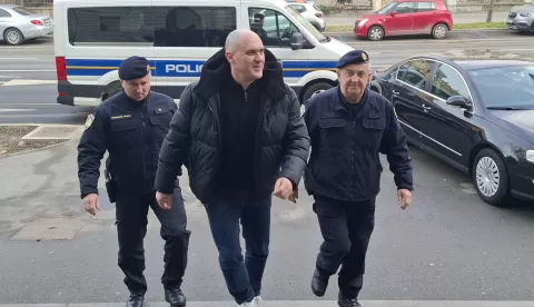 Osijek, 27.02.2025. - Bivši ministar poljoprivrede i saborski zastupnik Domovinskog pokreta Josip Dabro u četvrtak je, u pratnji policije, priveden na osječki Županijski sud. Na fotografiji Josip Dabro. foto HINA/ Igor VUČKOVIĆ/ tm