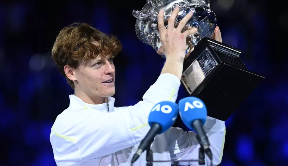 epa11854362 Jannik Sinner of Italy poses with the Norman Brookes Challenge Cup trophy after winning the Men's Singles final match against Alexander Zverev of Germany at the Australian Open Grand Slam tennis tournament in Melbourne, Australia, 26 January 2025. EPA/JOEL CARRETT AUSTRALIA AND NEW ZEALAND OUT