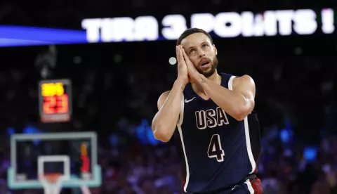 epaselect epa11544248 Stephen Curry of USA celebrates scoring during the Men Gold Medal game France vs USA of the Basketball competitions in the Paris 2024 Olympic Games, at the South Paris Arena in Paris, France, 10 August 2024. EPA/CAROLINE BREHMAN