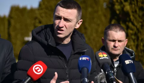 Vukovar, 19.02.2025. - Gradonačelnik Ivan Penava sa suradnicima obišao je novoizgrađenu zajedničku grobnicu - kosturnicu na Novom groblju u Vukovaru. Na fotografiji Ivan Penava.foto HINA/ Gordan PANIĆ/ gp