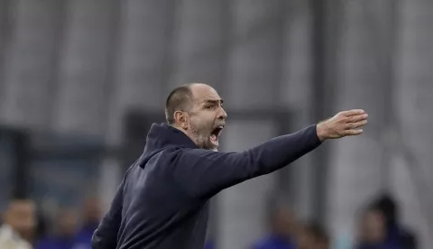 epa10280183 Marseille's head coach Igor Tudor reacts during the UEFA Champions League group D soccer match between Olympique Marseille and Tottenham Hotspur, in Marseille, France, 01 November 2022. EPA/GUILLAUME HORCAJUELO