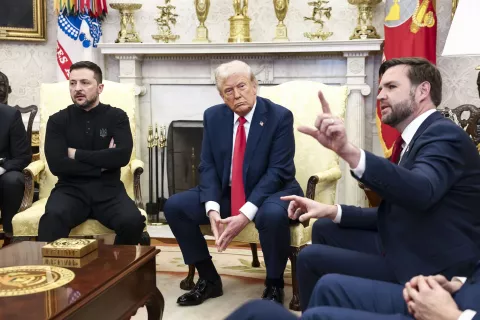 epa11930774 US Vice President JD Vance (R) speaks during a meeting between US President Donald Trump (C) and Ukrainian President Volodymyr Zelensky (L) in the Oval Office of the White House in Washington, DC, USA, 28 February 2025. Zelensky is in Washington to sign the framework of a deal, pushed by President Trump, to share Ukraines's mineral wealth with the US. EPA/JIM LO SCALZO/POOL