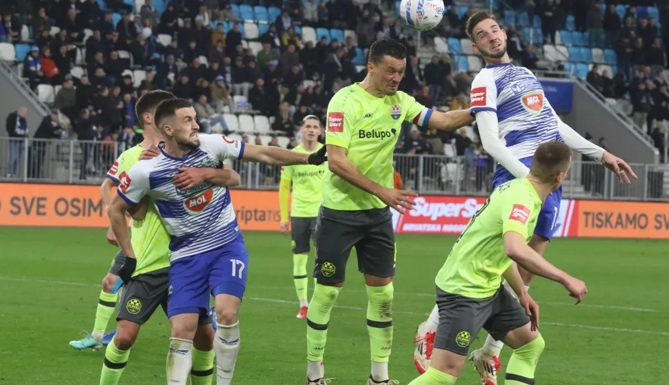 Osijek, 01. 03. 2025, Opus Arena, nogomet, Osijek - Slavne Belupo, SupreSport HNL 24/25, Arnel Jakupović (17) i Marko Soldo (14).snimio GOJKO MITIĆ