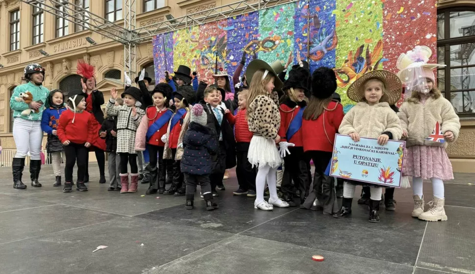 VINKOVCIVinkovačkim je korzom u nedjeljno sunčano prijepodne prošla uz pjesmu, ples i smijeh karnevalska povorka s više od 600 mališana iz dječjih vrtića vinkovačkog krajaVELJAČA 2025.