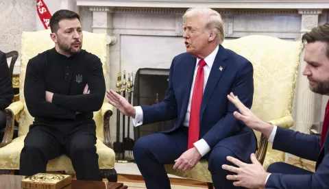 epaselect epa11930783 Ukrainian President Volodymyr Zelensky (L) talks with US President Donald Trump (C) and US Vice President JD Vance (R) in the Oval Office of the White House in Washington, DC, USA, 28 February 2025. Zelensky is in Washington to sign the framework of a deal, pushed by President Trump, to share Ukraines's mineral wealth with the US. EPA/JIM LO SCALZO/POOL
