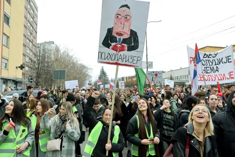 epa11932124 Protesters march with placards, flags and banners during a student-led blockade demanding accountability for the victims of Novi Sad railway station canopy collapse, in Nis, Serbia, 01 March 2025. Fifteen people lost their lives in the collapse of the Novi Sad Railway Station canopy in November 2024. EPA/DJORDJE SAVIC