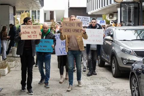 Zagreb, 27.01.2025. - U organizaciji Ivana Tomića održao se mirni prosvjed fizioterapeuta ispred Ministarstva zdravstva iniciran problemom izdavanja licence i pronalaska staža.foto HINA/ Edvard &Scaron;U&Scaron;AK/ es