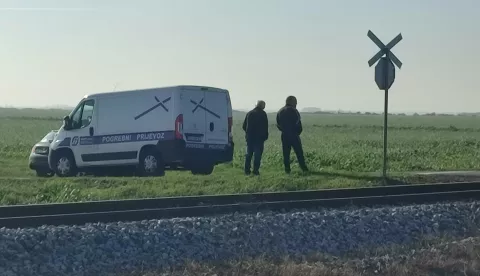 U naletu vlaka na automobil poginuo 76-godišnjak. Nesreća između Josipovca i Samatovaca