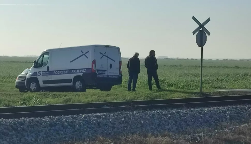 U naletu vlaka na automobil poginuo 76-godišnjak. Nesreća između Josipovca i Samatovaca