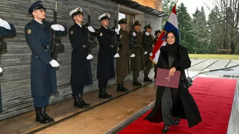 MAGAZIN INA KATAR SLIKE