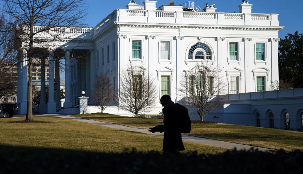 epa11887107 A journalist passes the White House, Washington, DC, USA, 10 February 2025. US President Donald Trump has announced the US will impose 25% tariffs on all steel and aluminum imports. EPA/WILL OLIVER