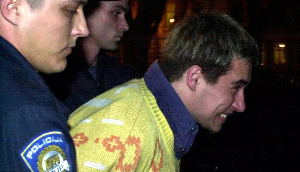 ZAGREB, 4. ožujka 2025. (Hina) - Županijsko državno odvjetništvo u Varaždinu je, nakon provedene istrage, podiglo optužnicu protiv osuđenog trostrukog ubojice Srđana Mlađana (44) jer je u više navrata u lepoglavskom zatvoru poticao drugog zatvorenika na otmice i ubojstva osoba koje su svjedočili na njegovu štetu.