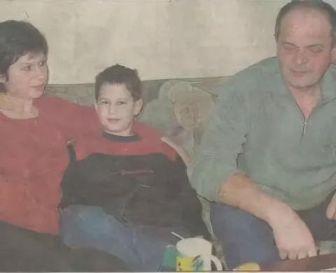 Petar s roditeljima 2003. godine