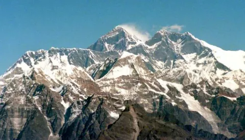 epa05981343 (FILE) - A file picture dated 29 November 1996 showing the Himalya range and Mount Everest, the highest mountain on earth (C) from an airplane in Nepal. Accoding to reports from 22 May 2017, the Hillary Step on Mount Everest collapsed. The 12-metres outcrop was the last obstacle on the way to Mount Everest's peak. EPA/MARTIN ATHENSTAEDT GERMANY OUT