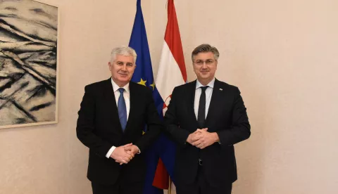 Zagreb, 30.01.2023 - Hrvatski premijer Andrej Plenković i predsjednik Hrvatskog narodnog sabora BiH i HDZ-a BiH Dragan Čović razgovarali su u ponedjeljak u Zagrebu o svim procesima koji slijede nakon potvrde novog Vijeća ministara BiH i daljnjim reformskim procesima nakon stjecanja kandidatskog statusa BiH u Europskoj uniji. foto HINA/ Twitter Andrej Plenković/ ik