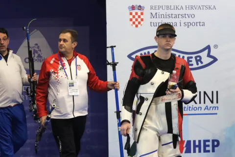 Darko Tomašević, u pratnji oca i trenera Predraga uoči pojedinačnog finala EPSO- a u Gradskom vrtu