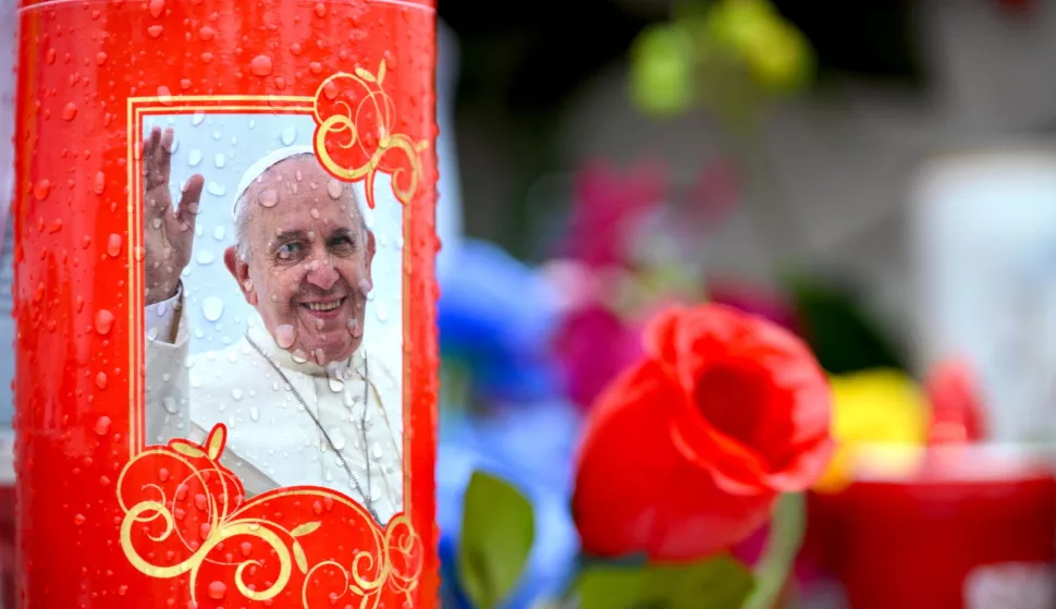 epa11921920 Candles, flowers and portraits are placed around the statue of late Pope John Paul II outside the Agostino Gemelli Hospital where Pope Francis is hospitalized in Rome, Italy, 24 February 2025. The pope was admitted on 14 February due to a respiratory tract infection. EPA/ALESSANDRO DI MEO