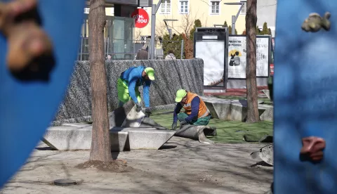 Osijek, 06. 03. 2025., Trg slobode, početak radova, dječje igralište, uklanjanje fontane, javni WC postaje ugostiteljski objekt, nova rasvjeta, komplentna rekonstrukcija, obilazak radovaSNIMIO BRUNO JOBST