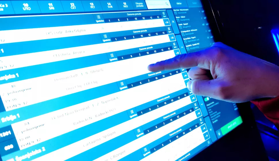 Osijek, 17 12. 2024, Kafić, kladomati u kafićima, kocka, klađenje, ovisnost o kocki. Ilustracija.snimio GOJKO MITIĆ