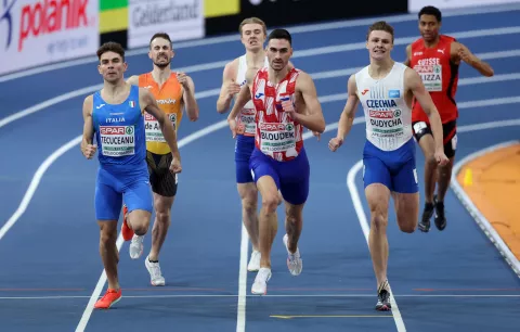 Athletics - European Athletics Indoor Championships - Omnisport Apeldoorn, Apeldoorn, Netherlands - March 7, 2025 Czech Republic's Jakub Dudycha, Croatia's Marino Bloudek and Italy's Catalin Tecuceanu in action during the Men's 800m Round 1 Heat 3 REUTERS/Yves Herman Photo: YVES HERMAN/REUTERS