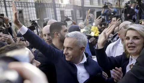 epa11947179 The independent candidate supported by ultra-nationalist AUR party Calin Georgescu (C), who won the first round of Romania's annulled presidential elections, greets supporters as he arrives at the Central Election Bureau (BEC) to register his candidacy for presidential elections in Bucharest, Romania, 07 March 2025. Former independent presidential candidate Calin Georgescu was questioned by prosecutors on 26 February 2025 as part of an investigation into election campaign fraud, including actions against the constitutional order and false statements about campaign financing. A judge from the Prosecutor General's Office imposed a judicial control measure, which Georgescu appealed. Romanians will vote in the first round of the presidential elections on 4 May 2025. EPA/ROBERT GHEMENT