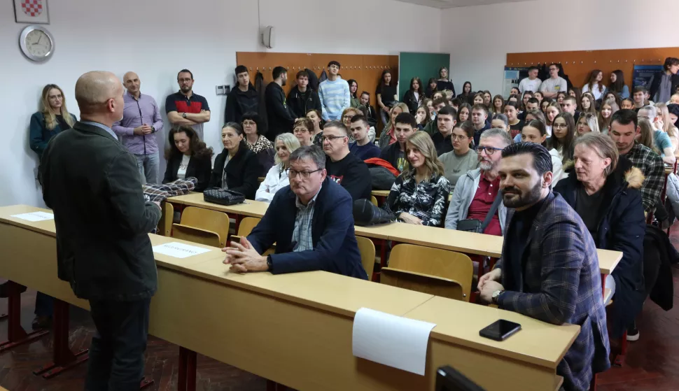 Osijek, 03. 08. 2025, Odjel za fiziku, Gajev trg 6. Zimska škola fizike.snimio GOJKO MITIĆ