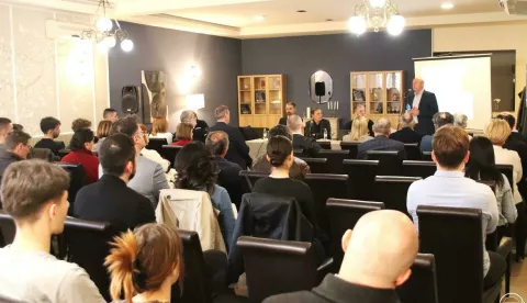 Sa prve konferencije "Energetska budućnost Vinkovaca i Vukovarsko-srijemske županije"održane u Vinkovcima u organizaciji Županijske zajednice tehničke kulture VSŽ, odaslana je poruka kako je izuzetno velik i povoljan geotermalni potencijal Vinkovaca i Vukovarsko-srijemske županije koji bi u budućnosti mogli čak razvijati vlastitu energiju, a obzirom da su cijene fosilnih goriva izuzetno porasle, razvijati se u tom smjeru i o tome učiti nove generacije vizija je na kojoj itekako trebamo raditi.