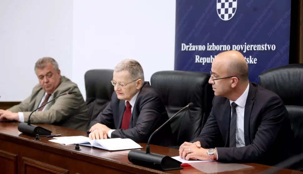 Zagreb,18.04.2024. - Održana je konferencija za medije Državnog izbornog povjerenstva u zgradi Hrvatskoga sabora. Na fotografiji Damir Kontrec, Radovan Dobronić i Josip Salapić. foto HINA /Zvonimir KUHTIĆ/ kuzo