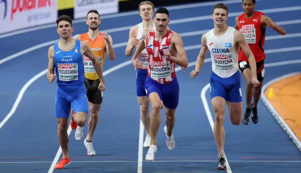 Athletics - European Athletics Indoor Championships - Omnisport Apeldoorn, Apeldoorn, Netherlands - March 7, 2025 Czech Republic's Jakub Dudycha, Croatia's Marino Bloudek and Italy's Catalin Tecuceanu in action during the Men's 800m Round 1 Heat 3 REUTERS/Yves Herman Photo: YVES HERMAN/REUTERS