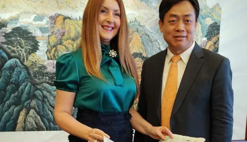 MAGAZIN INA KINAProf_dr_sc__Wang_Yiwei_i_Ina_Stasevic_