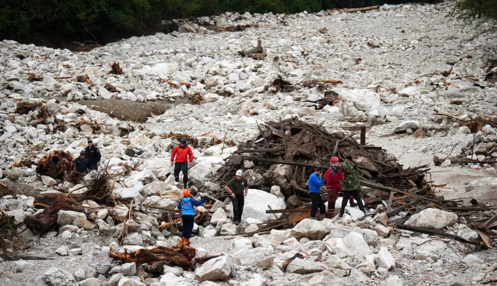 epa11642940 Relief and rescue workers asses the debris and damage caused by the flash floods in Donja Jablanica, Bosnia and Herzegovina, 05 October 2024. Central and southern parts of Bosnia and Herzegovina were hit by a severe rainstorm on 03 October 2024, which caused widespread flooding, closing roads, cutting electricity, and disrupting telecom signals. Rescue services in Jablanica and Kiseljak reported several people missing and called for army assistance, as access to Jablanica was completely blocked due to road and rail closures. 19 fatalities due to the flash floods have been confirmed so far by the regional government of Hercegovacko-Neretvanska county. EPA/NIDAL SALJIC