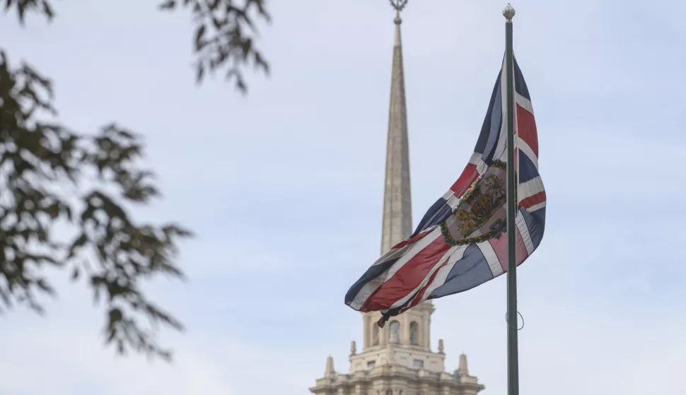 epa11601535 Britain's national flag flies at the British Embassy building in Moscow, Russia, 13 September 2024. Six employees of the British Embassy, who were in Russia under the auspices of the Directorate for Eastern Europe and Central Asia of the UK Foreign Office, have been stripped of their accreditation due to signs of intelligence activity discovered in their work, the Public Relations Center of the Russian FSB security service said. EPA/SERGEI ILNITSKY