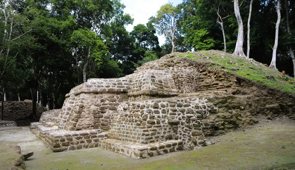 epa11922512 A pyramid in the archaeological zone of Ichkabal in the municipality of Bacalar in Quintana Roo, Mexico, 24 February 2025. This year, the Government of Mexico opened to the public the archaeological zone of Ichkabal, a city older than Chichen Itza and discovered three decades ago by a group of Mexican archaeologists hidden among the Mayan jungle, in the Mexican Caribbean. EPA/Lourdes Cruz