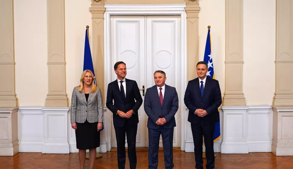 epa11953441 Members of the tripartite Presidency of Bosnia and Herzegovina, Zeljko Komsic (C-R), Denis Becirovic (R), and Zeljka Cvijanovic (L), pose for a photo with NATO Secretary General Mark Rutte (C-L) ahead of their meeting in Sarajevo, Bosnia and Herzegovina, 10 March 2025. The NATO secretary general is on an official visit to Bosnia and Herzegovina. EPA/NIDAL SALJIC
