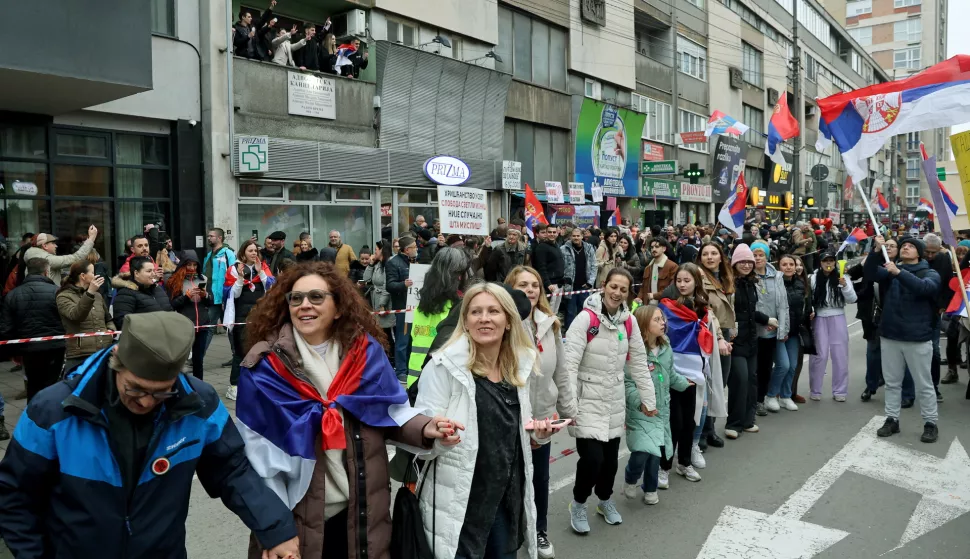 epa11932691 Protesters dance during a student-led blockade demanding accountability for the victims of the Novi Sad railway station canopy collapse, in Nis, Serbia, 01 March 2025. Fifteen people lost their lives in the collapse of the Novi Sad Railway Station canopy in November 2024. EPA/DJORDJE SAVIC
