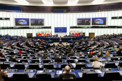 11 March 2025, France, Stra?burg: Ursula von der Leyen (CDU), President of the European Commission, stands in the European Parliament building and speaks. MEPs want to discuss the future of European defense with EU Commission President von der Leyen and EU Council President Costa. Debates on women's rights, migration policy and the so-called Clean Industrial Deal are also on the agenda. Photo: Philipp von Ditfurth/dpa Photo: Philipp von Ditfurth/DPA
