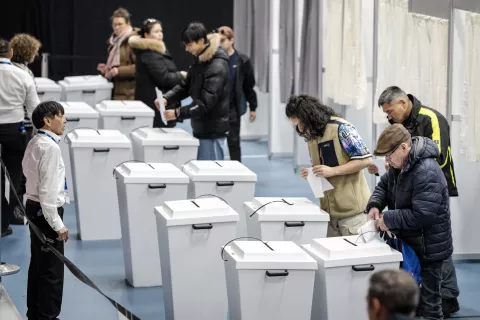 epa11956537 People cast their ballots during the parliamentary election at the Godthaabshallen sports hall, in Nuuk, Greenland, 11 March 2025. Greenland residents will vote on 11 March to elect 31 members to the Inatsisartut, the Greenlandic parliament, with six parties contesting. EPA/MADS CLAUS RASMUSSEN DENMARK OUT