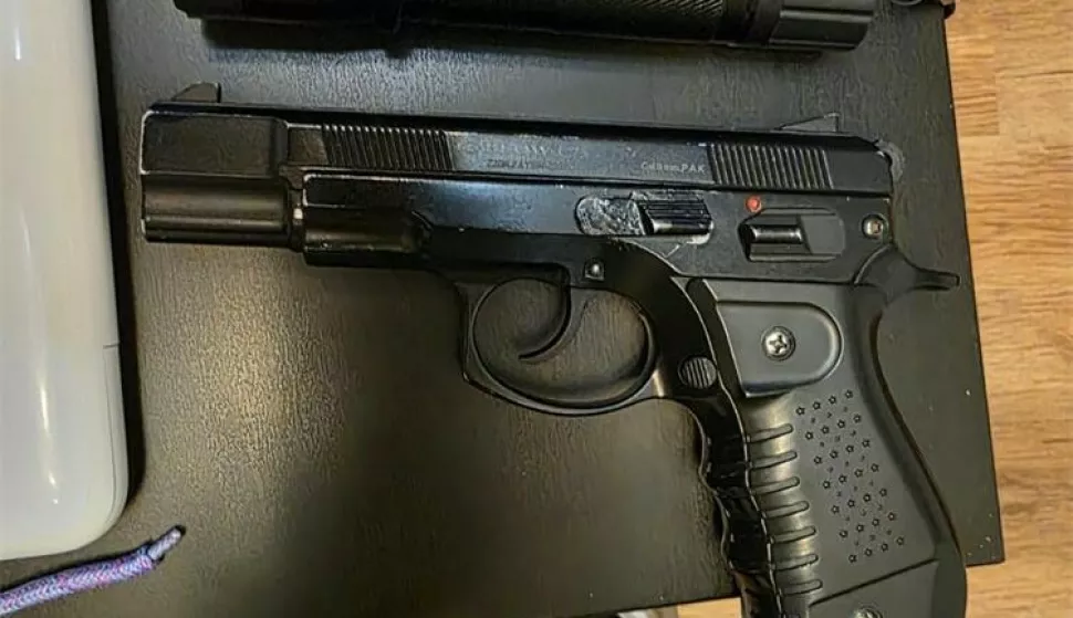 Plinski pištolj pronađen kod 24-godišnjaka