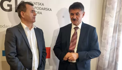 Novi četverogodišnji mandat predsjednika osječke komore dobio je Zoran Kovačević koji tu funkciju obnaša od 1997. godine dok je za njegovog zamjenika izabran Josip Markovac, predsjednik Uprave ALTRAD LIMEX d.o.o., iz Donjeg Miholjca.