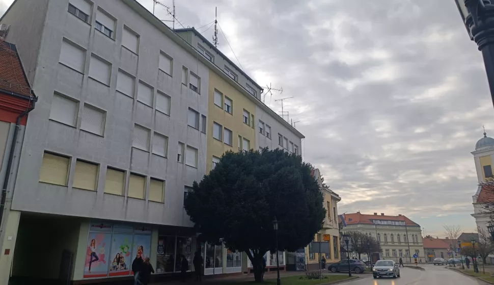 ĐAKOVONakon što na natječaju, koji je otvorio u prosincu prošle i okončao u siječnju ove godine, nije prodao poslovni prostor u kojem je prije desetljećima djelovao Radio Đakovo, Grad Đakovo ponovno je raspisao natječaj za njegovu prodaju.2024.