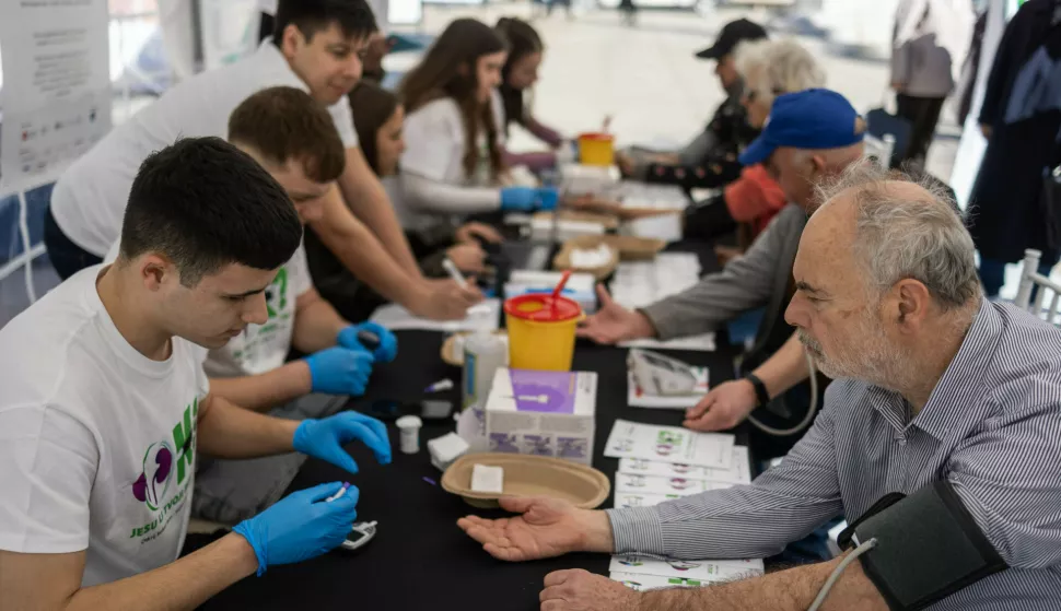 Zagreb, 13.3.2025 - U organizaciji Hrvatskog društva za nefrologiju, transplataciju i dijalizu Hrvatskog liječničkog zbora na zagrebačkom Cvjetnom trgu obilježen je Svjetski dan bubrega pod sloganom "Jesu li tvoji bubrezi ok? Otkrij bolest rano - zaštiti svoje zdravlje!". Foto Hina/ Dario GRZELJ/ dag