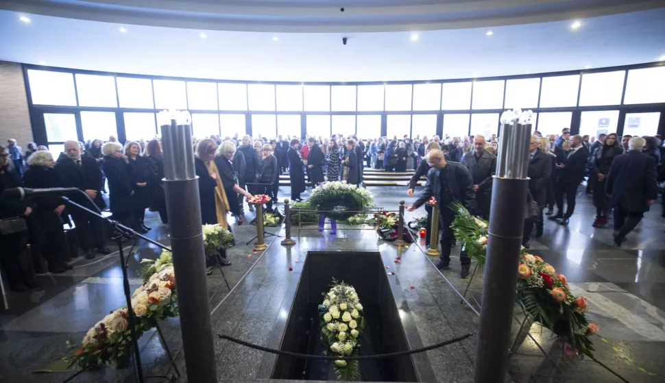 Zagreb, 14.03.2025 - Posljednji ispraćaj predsjednika Vrhovnog suda RH Radovana Dobronića održao se u velikoj dvorani krematorija na zagrebačkom Mirogoju. foto HINA/ Daniel KASAP/ dk