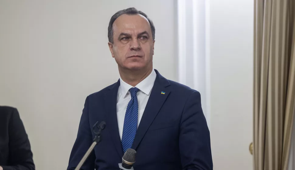 Zagreb, 24.2.2025 - Premijer Andrej Plenković u Banskim je dvorima primio ukrajinsku djecu koja borave u Hrvatskoj na psihosocijalnoj edukaciji. Na slici veleposlanik Ukrajine u RH Vasilj Kirilič.Foto Hina/ Dario GRZELJ/ dag