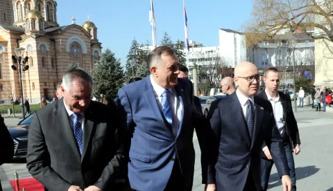 Banja Luka, 7.3.2025. - Srbijanski premijer u ostavci Milo? Vu?evi? u petak je u Banjoj Luci dao "apsolutnu potporu" ?elniku bosanskih Srba Miloradu Dodiku suo?enom s osu?uju?om presudom zbog neprovo?enja odluka visokog predstavnika, a sam Dodik je susret s Vu?evi?em iskoristio kako bi podr?ao sada?nju vlast u Srbiji. foto HINA/ TANJUG/ Vlada Republike Srbije/ Slobodan Miljevi?/ ua