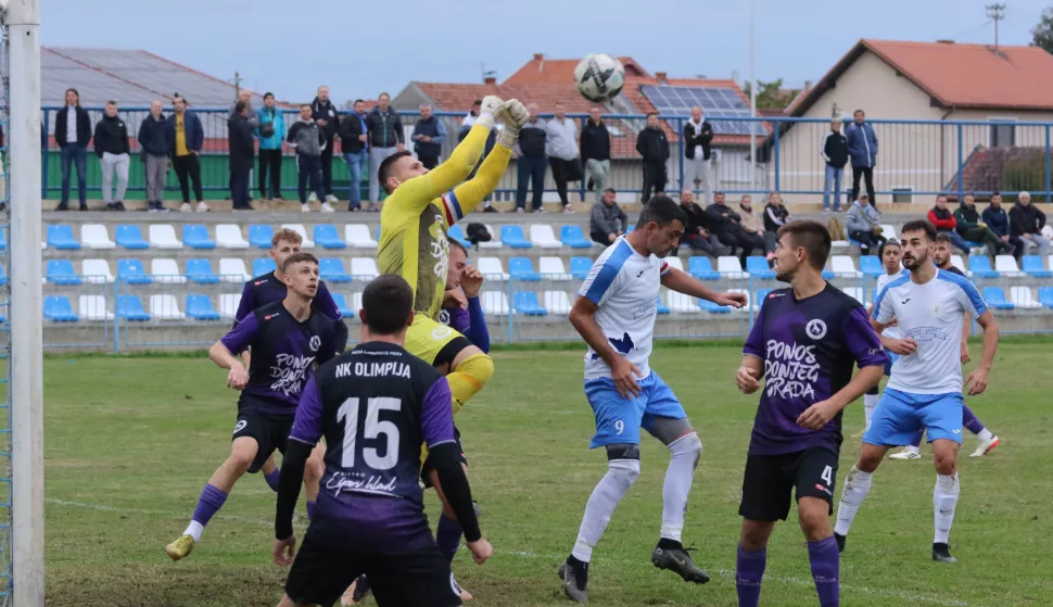 Osijek, 05. 10. 2024, Igralište na Zelenom polju. Nogomet, Olimpija - Slavonac (Tenja), Prva ŽNL Osječko - baranjska.snimio GOJKO MITIĆ