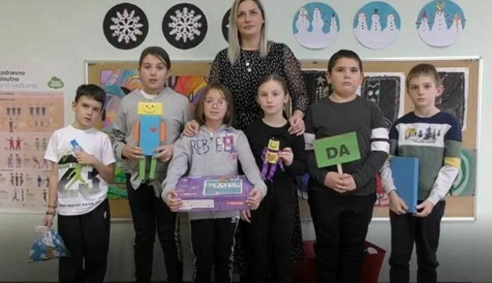 GUNJA/RAJEVO SELOPodručna škola Rajevo Selo, koja djeluje u sklopu OŠ "Antun i Stjepan Radić" Gunja, među dobitnicima je donacije u sklopu HEP-ove akcije "Za naše male genijalce", kojom ta tvrtka niz godina podržava informatičko obrazovanje osnovaca diljem Hrvatske.ožujak 2025.