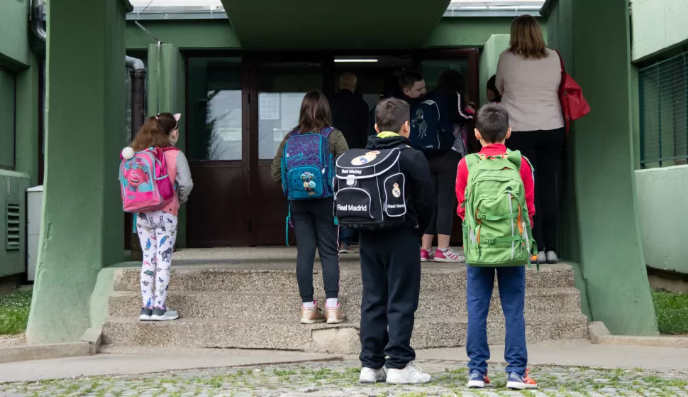 25.05.2020., Zagreb - Ucenici od 1. do 4. razreda OS Nikole Tesle jutros su nakon duge pauze ponovo krenuli u skolu. Photo: Davor Puklavec/PIXSELL